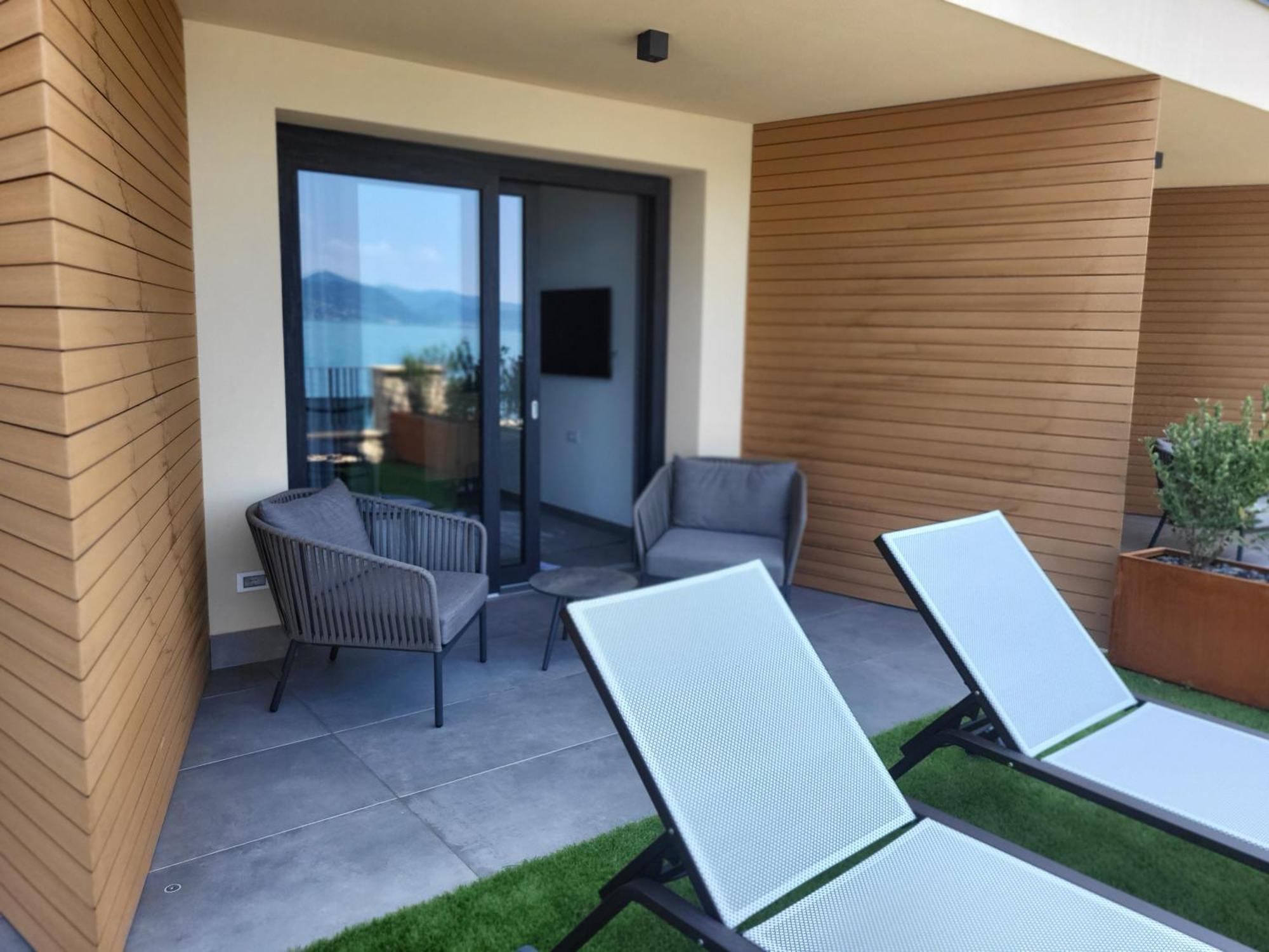 Attilio High Living Suites - Adults Only Torri Del Benaco Rom bilde
