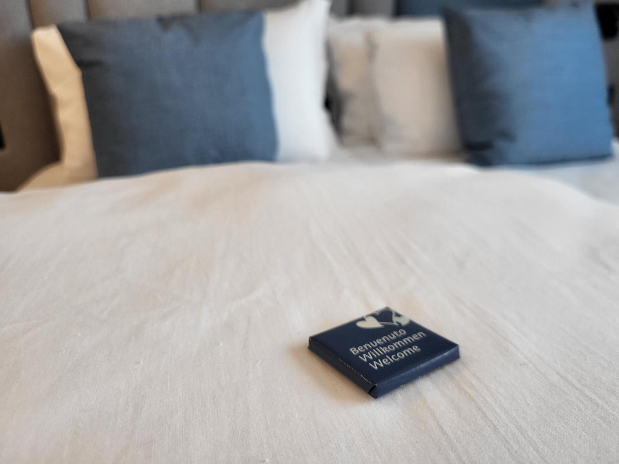 Attilio High Living Suites - Adults Only Torri Del Benaco Rom bilde