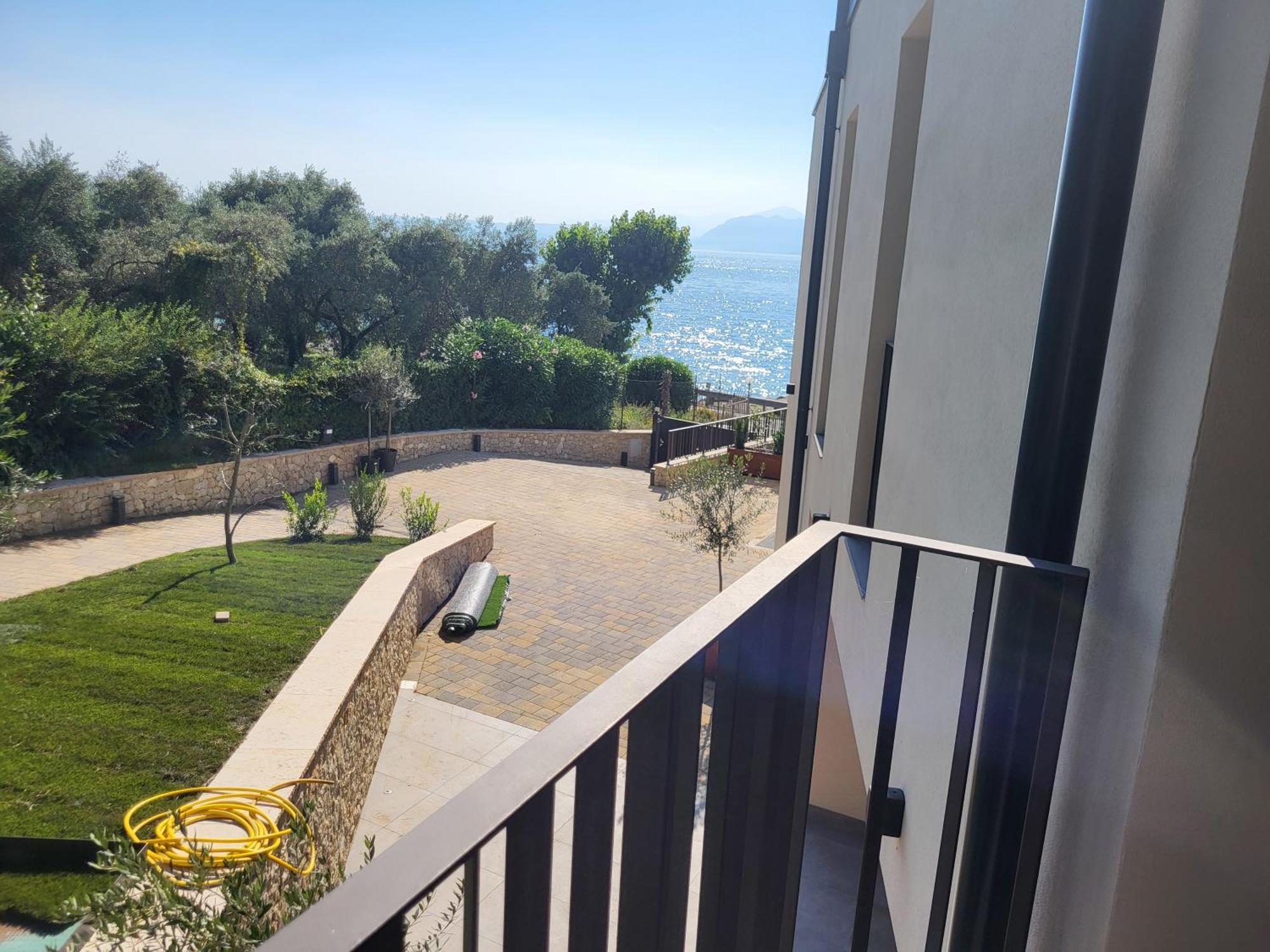 Attilio High Living Suites - Adults Only Torri Del Benaco Eksteriør bilde