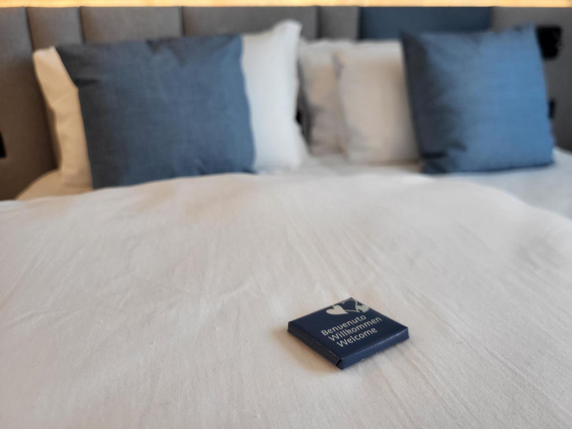 Attilio High Living Suites - Adults Only Torri Del Benaco Rom bilde