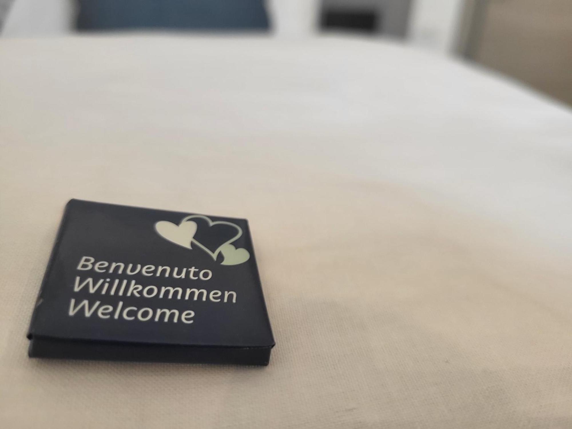 Attilio High Living Suites - Adults Only Torri Del Benaco Rom bilde