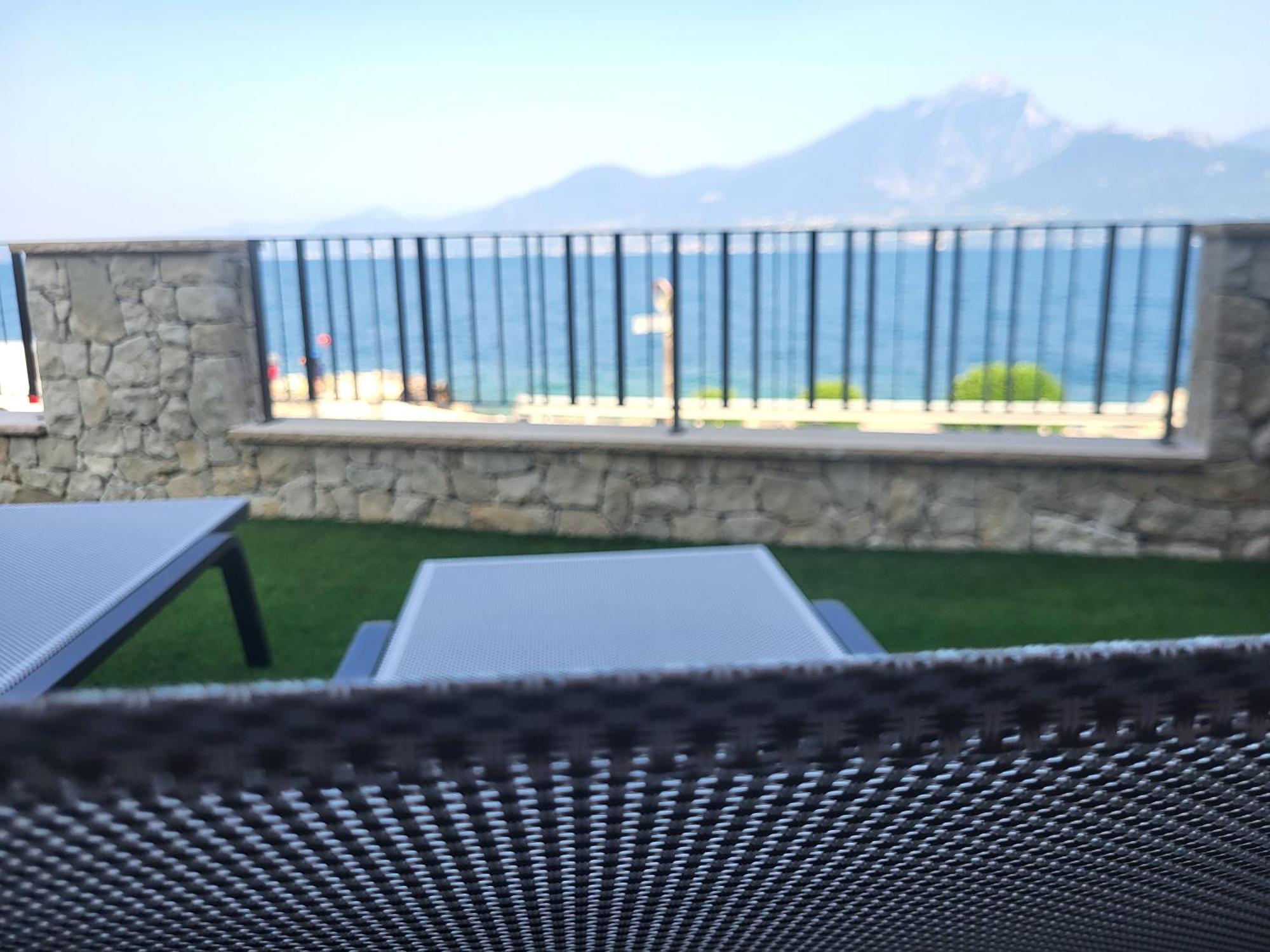 Attilio High Living Suites - Adults Only Torri Del Benaco Rom bilde