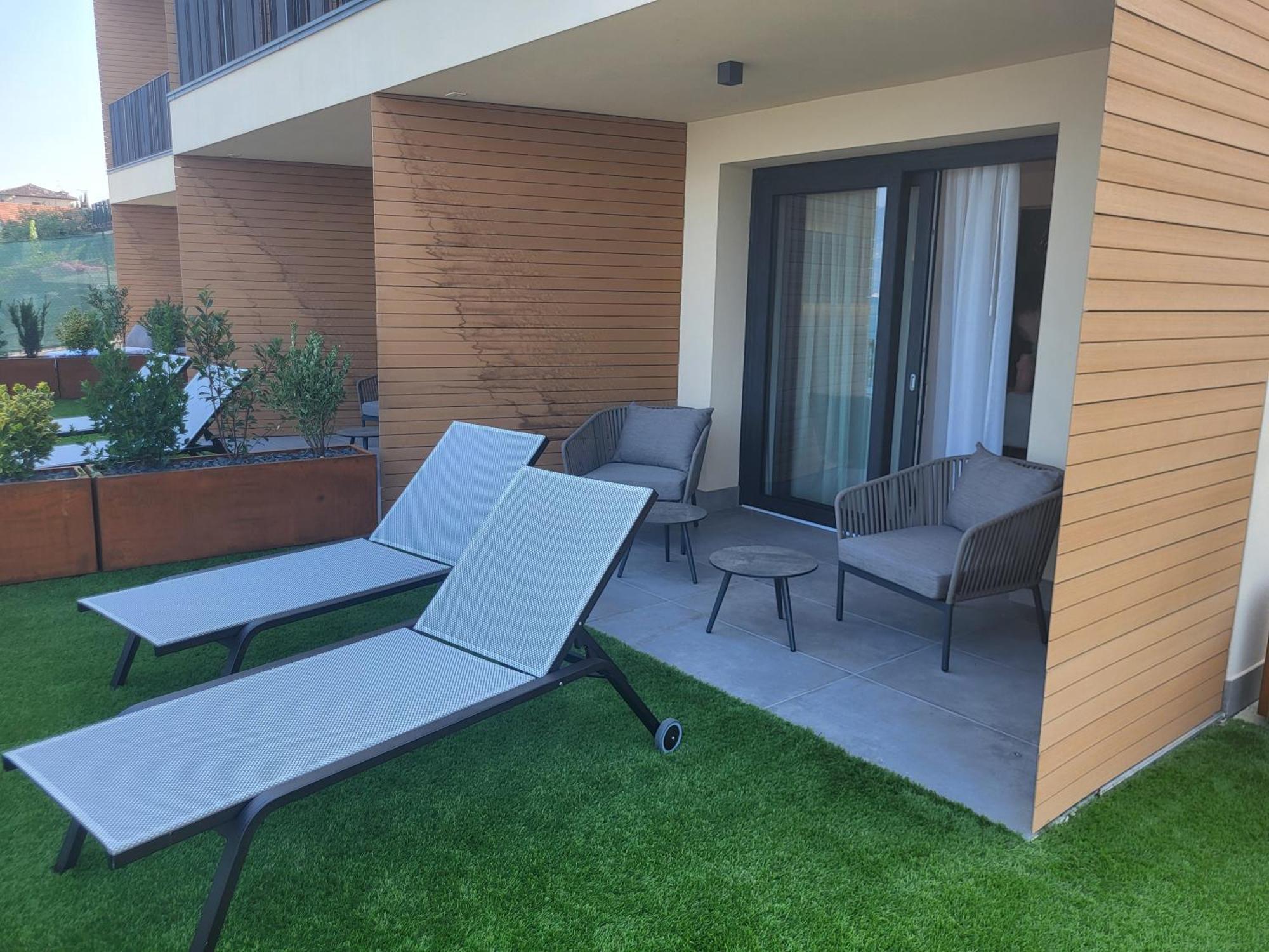 Attilio High Living Suites - Adults Only Torri Del Benaco Rom bilde